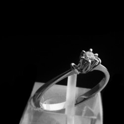 μονοπετρο δαχτυλιδι με πετρα μπριγιαν