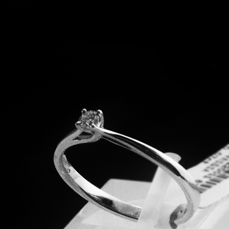 μονοπετρο δαχτυλιδι με μπριγιαν