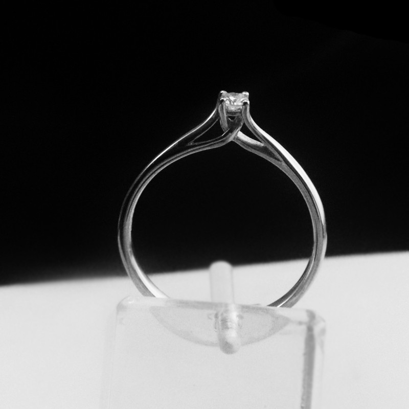 μονοπετρο δαχτυλιδι με μπριγιαν