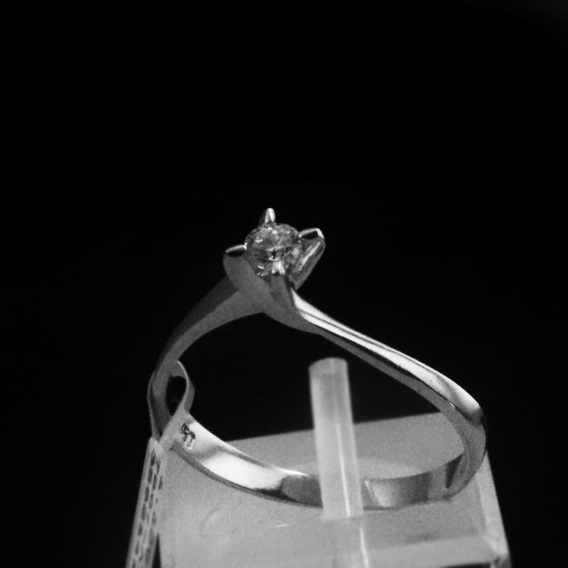 μονοπετρο δαχτυλιδι με πετρα μπριγιαν