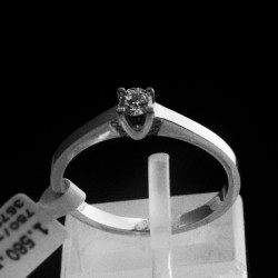 single stone ring with brilliant stone 2