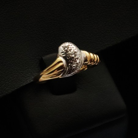 gold ring with cubic zirconia stones