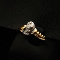 gold ring with cubic zirconia stones 2