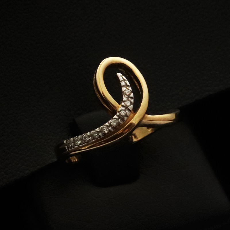gold ring with cubic zirconia stones