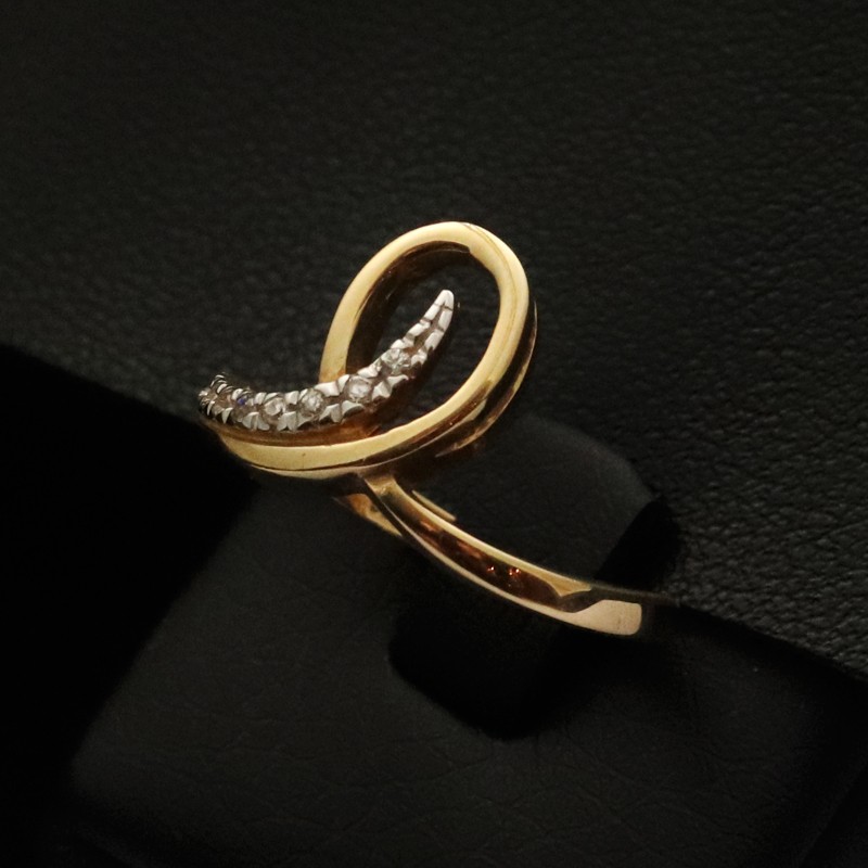 gold ring with cubic zirconia stones