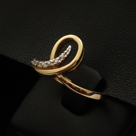 gold ring with cubic zirconia stones