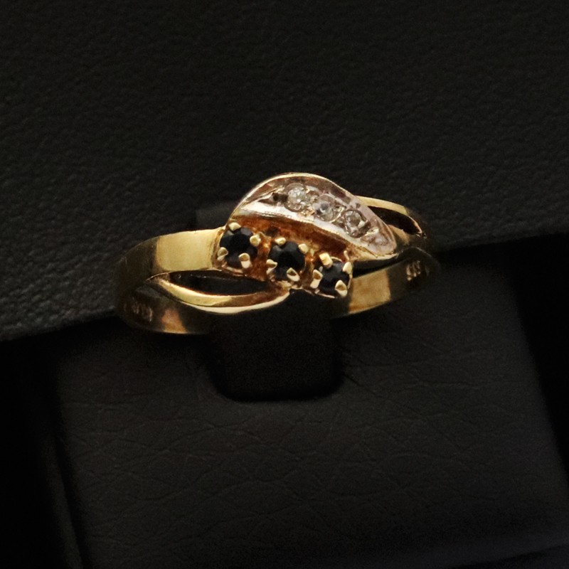 gold ring with black onyx stones and cubic zirconia stones