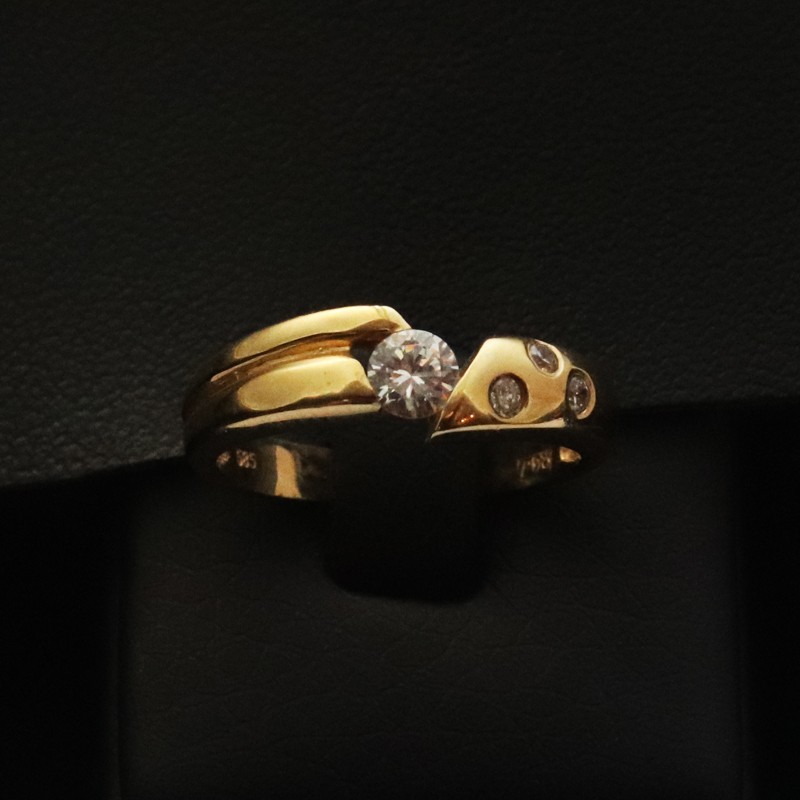 gold woman ring