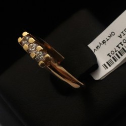 gold ring with cubic zirgonia stones 2