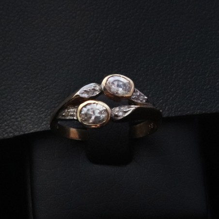 gold ring with cubic zirgonia stones