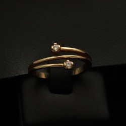 gold ring with cubic zirconia stones 2