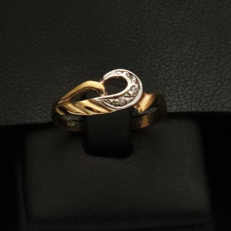 gold ring with cubic zirconia stones