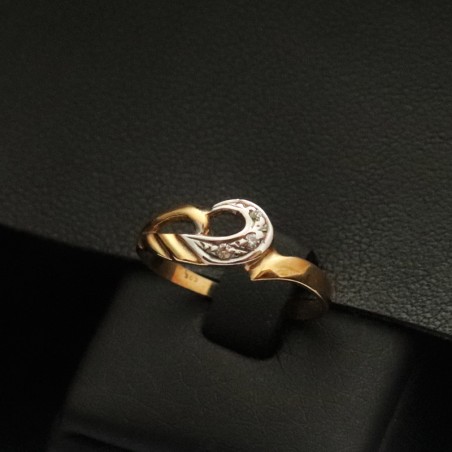 gold ring with cubic zirconia stones