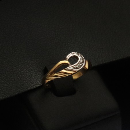 gold ring with cubic zirconia stones