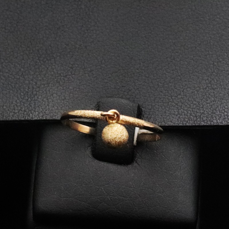 gold ring with pendant stone