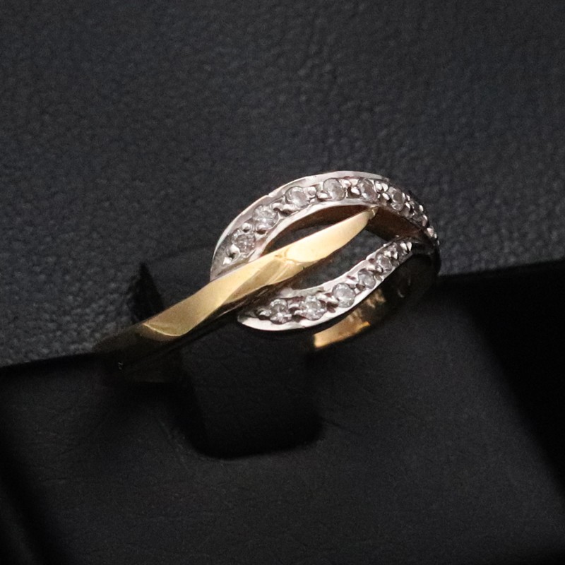 gold ring with cubic zirconia stones