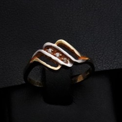gold ring with cubic zirconia stones 2