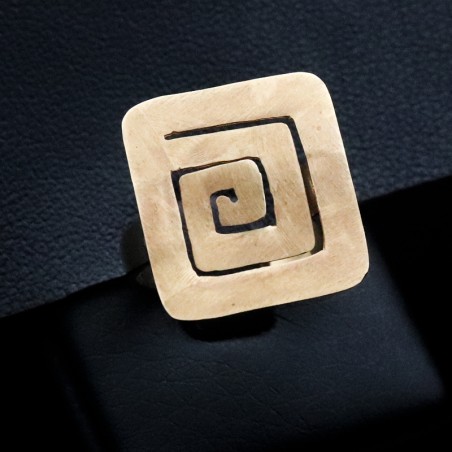 gold ring with pattern