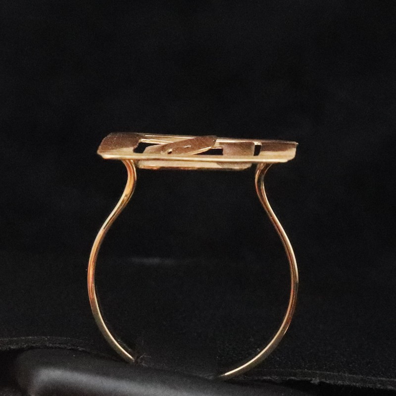 gold ring with pattern