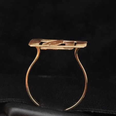 gold ring with pattern
