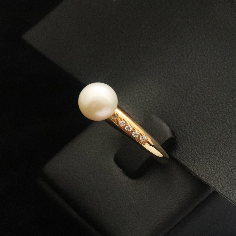 ring with pearl