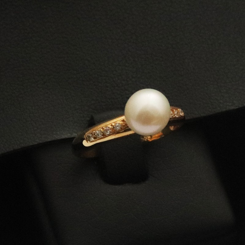 ring with pearl