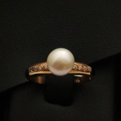 ring with pearl