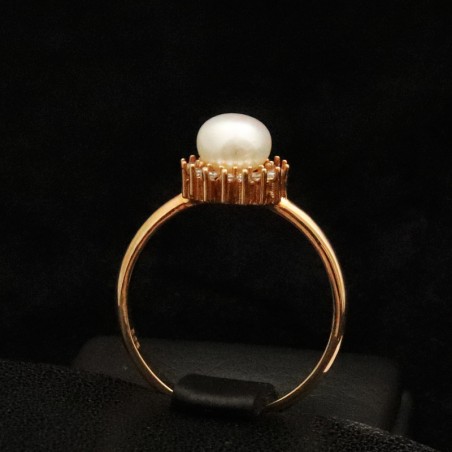 ring with pearl