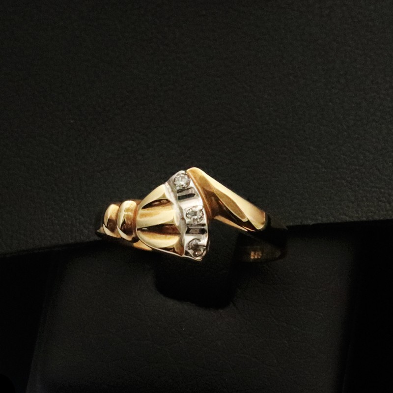 gold ring with cubic zirconia stones