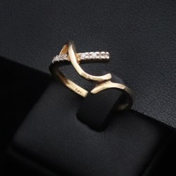 gold ring with cubic zirgonia stones 2