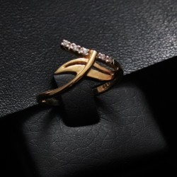 gold ring with cubic zirconia stones 2