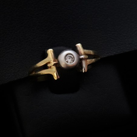 single stone gold ring with cubic zirconia stone