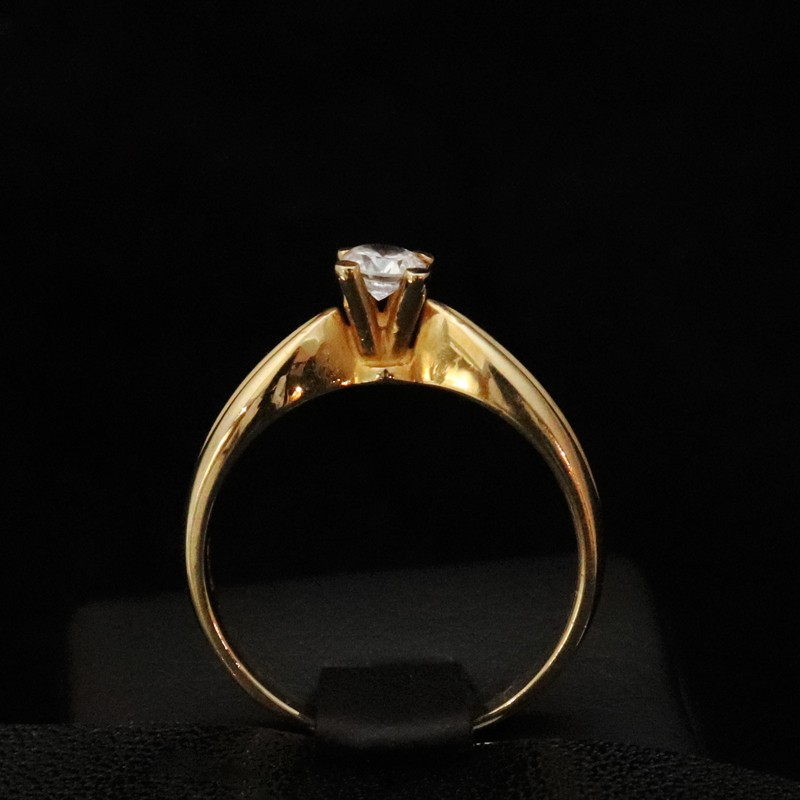 single stone gold ring with cubic zirconia stone