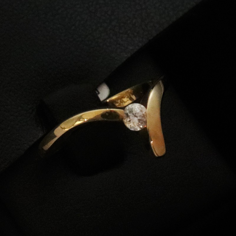 gold ring with cubic zirconia stone