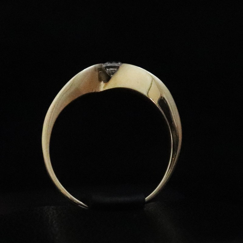 gold ring with cubic zirconia stone
