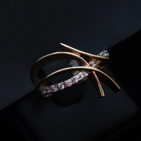 gold ring with cubic zirconia stones