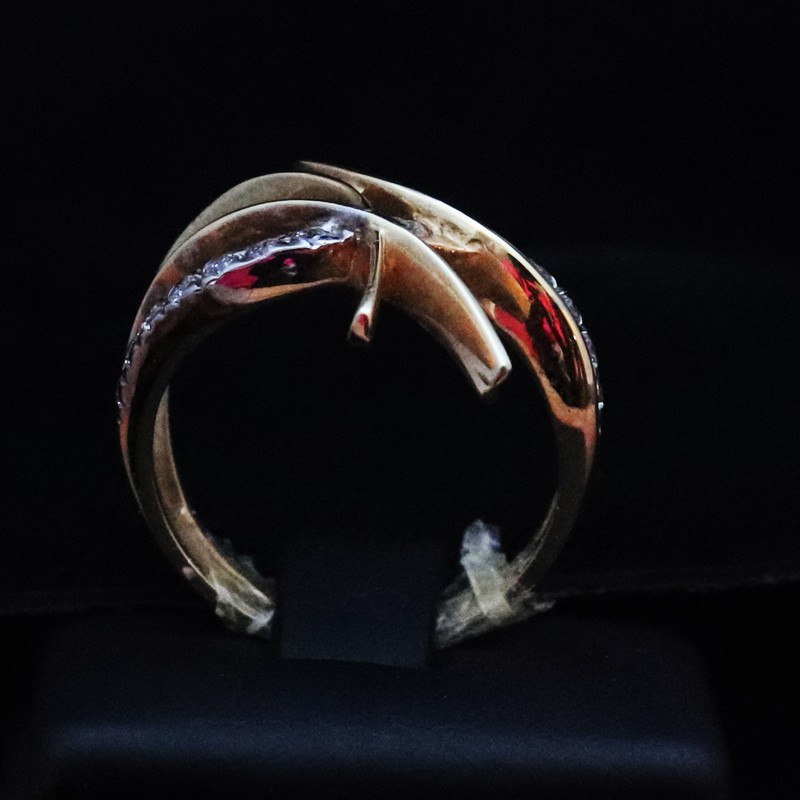 gold ring with cubic zirconia stones