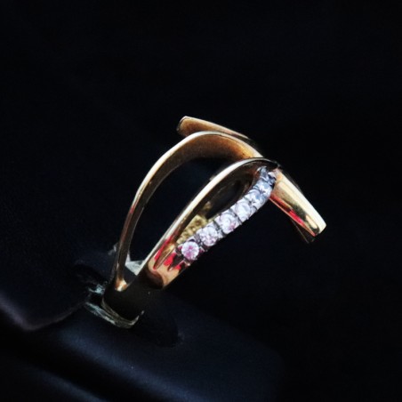 gold ring with cubic zirconia stones