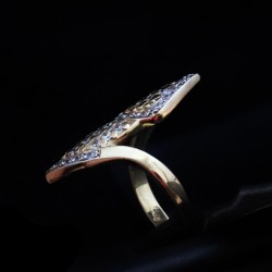 gold ring with cubic zirconia stones 2