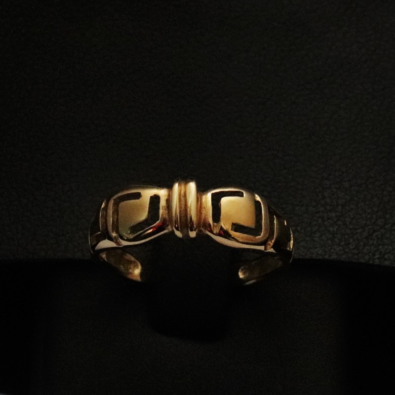 gold ring with patterns