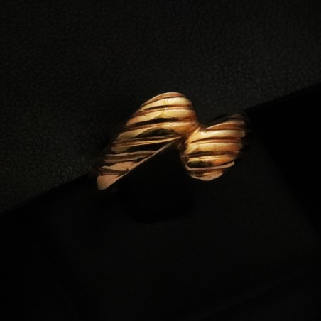 gold ring with lines