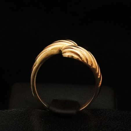 gold ring with lines