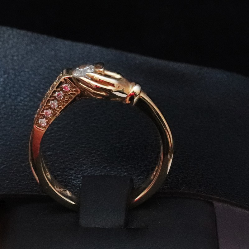 single stone gold ring with pattern