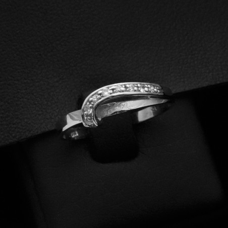 white gold ring with cubic zirconia stones