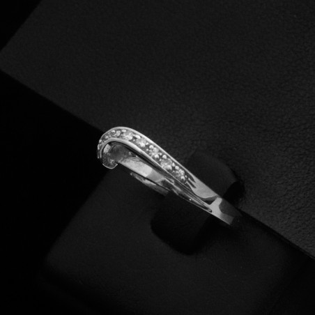 white gold ring with cubic zirconia stones