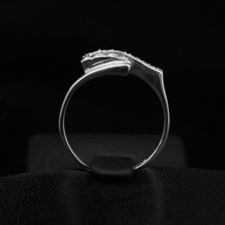 white gold ring with cubic zirconia stones