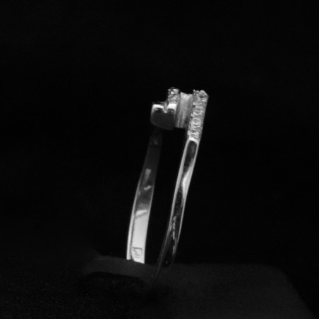 white gold ring with cubic zirconia stones