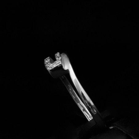 white gold ring with cubic zirconia stones