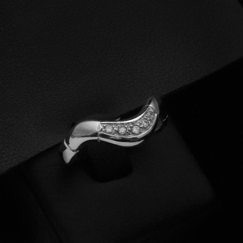 white gold ring with cubic zirconia stones