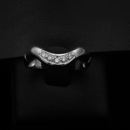 white gold ring with cubic zirconia stones